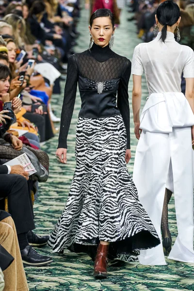 Look 18